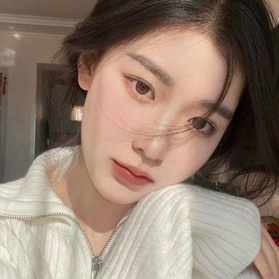 端盘子的姑娘